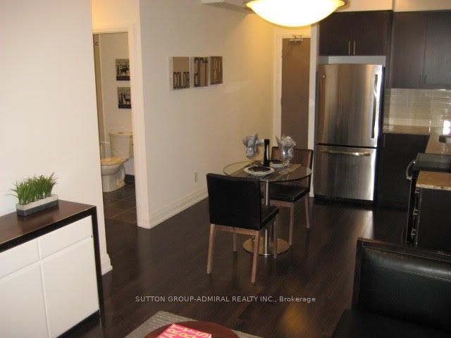 7165 Yonge St, #1011