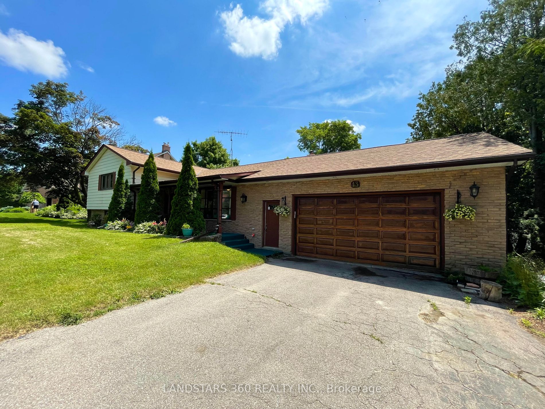 43 Lakeview Ave