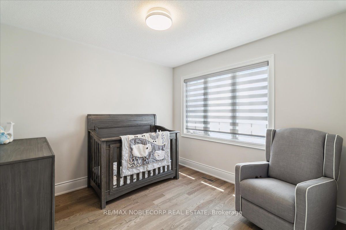 245 Cranbrook Cres