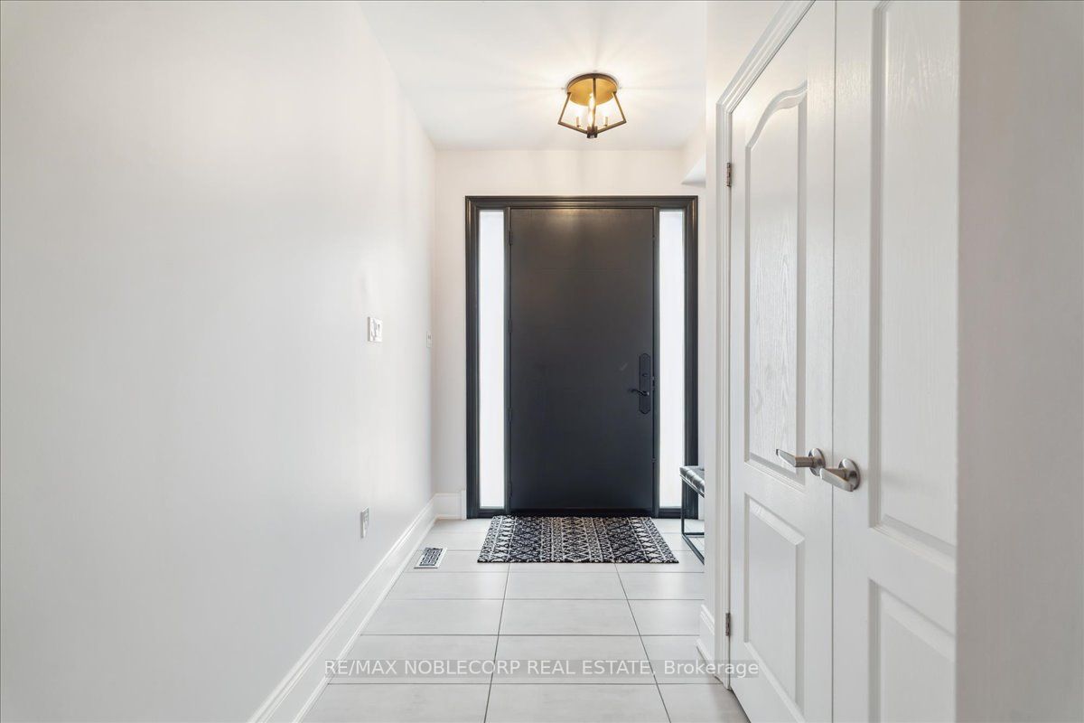 245 Cranbrook Cres