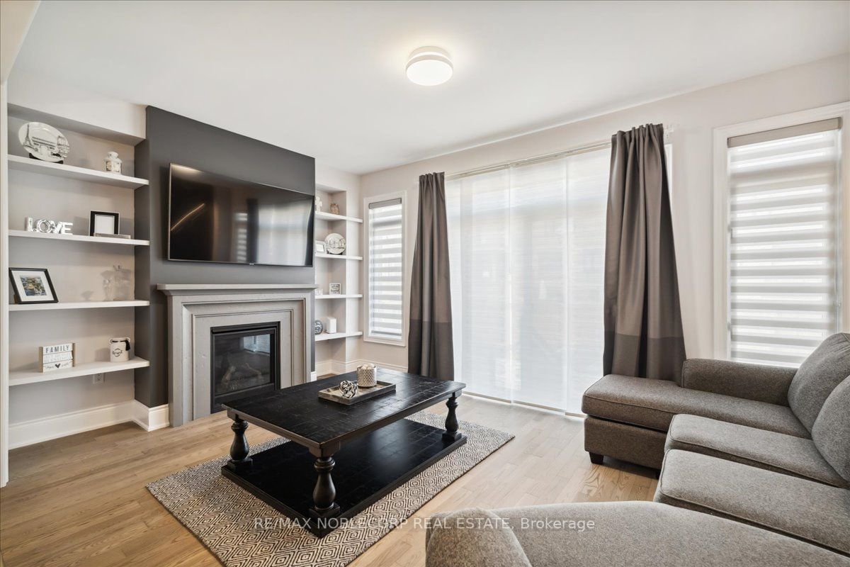 245 Cranbrook Cres