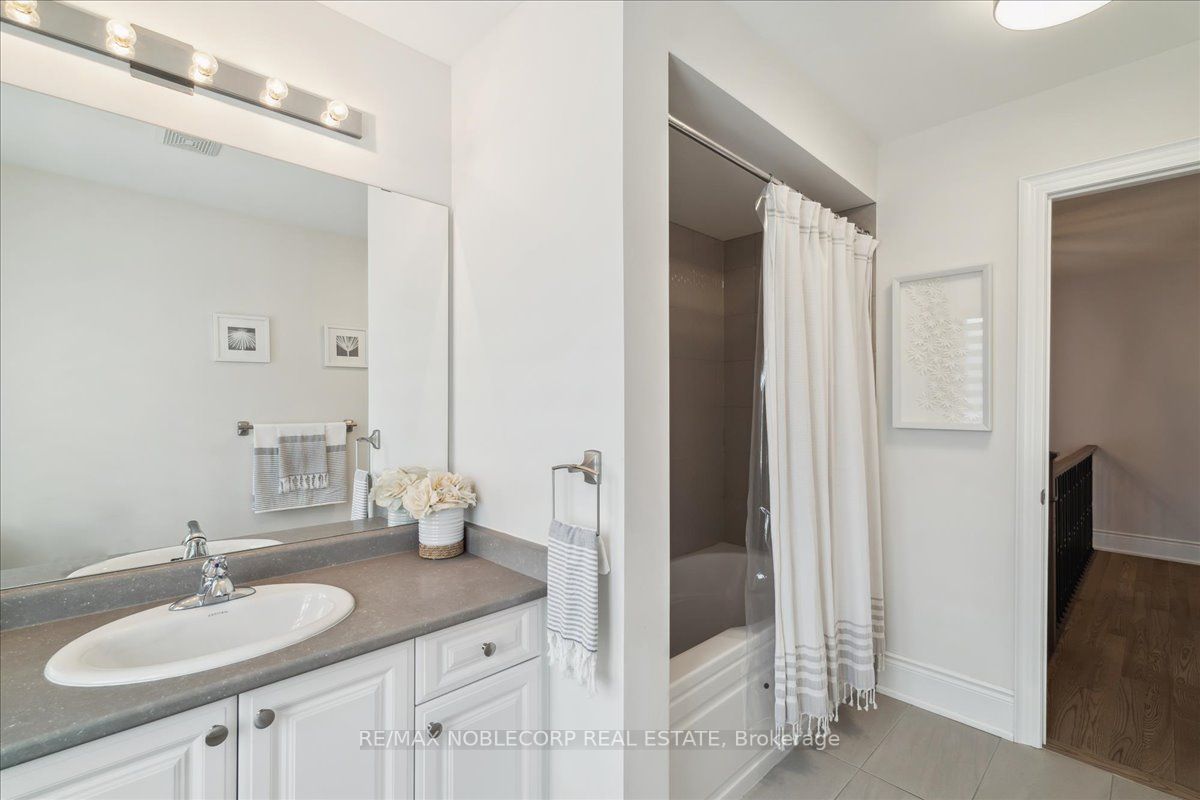 245 Cranbrook Cres