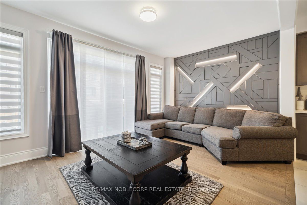 245 Cranbrook Cres