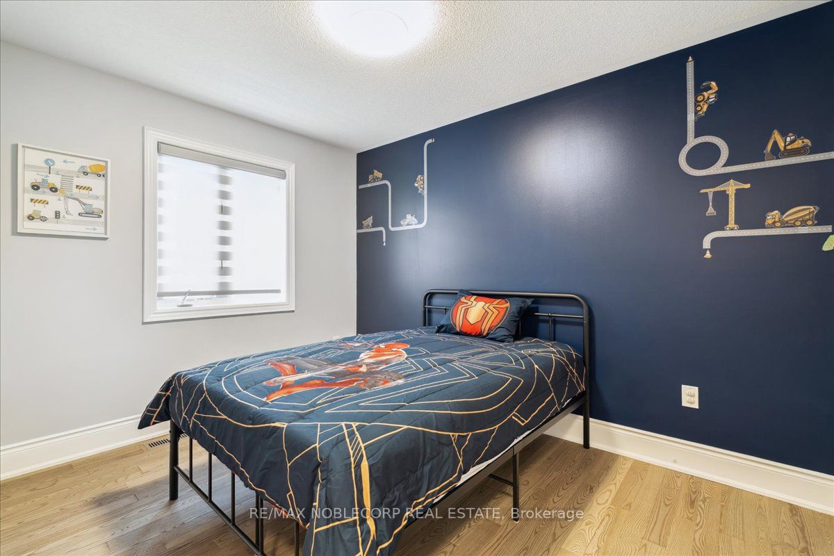 245 Cranbrook Cres