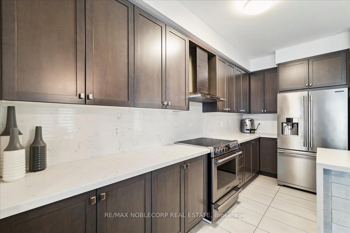 245 Cranbrook Cres