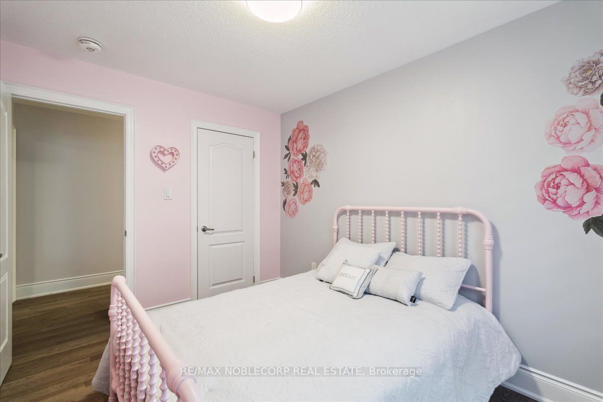 245 Cranbrook Cres