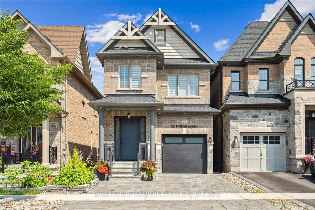 245 Cranbrook Cres