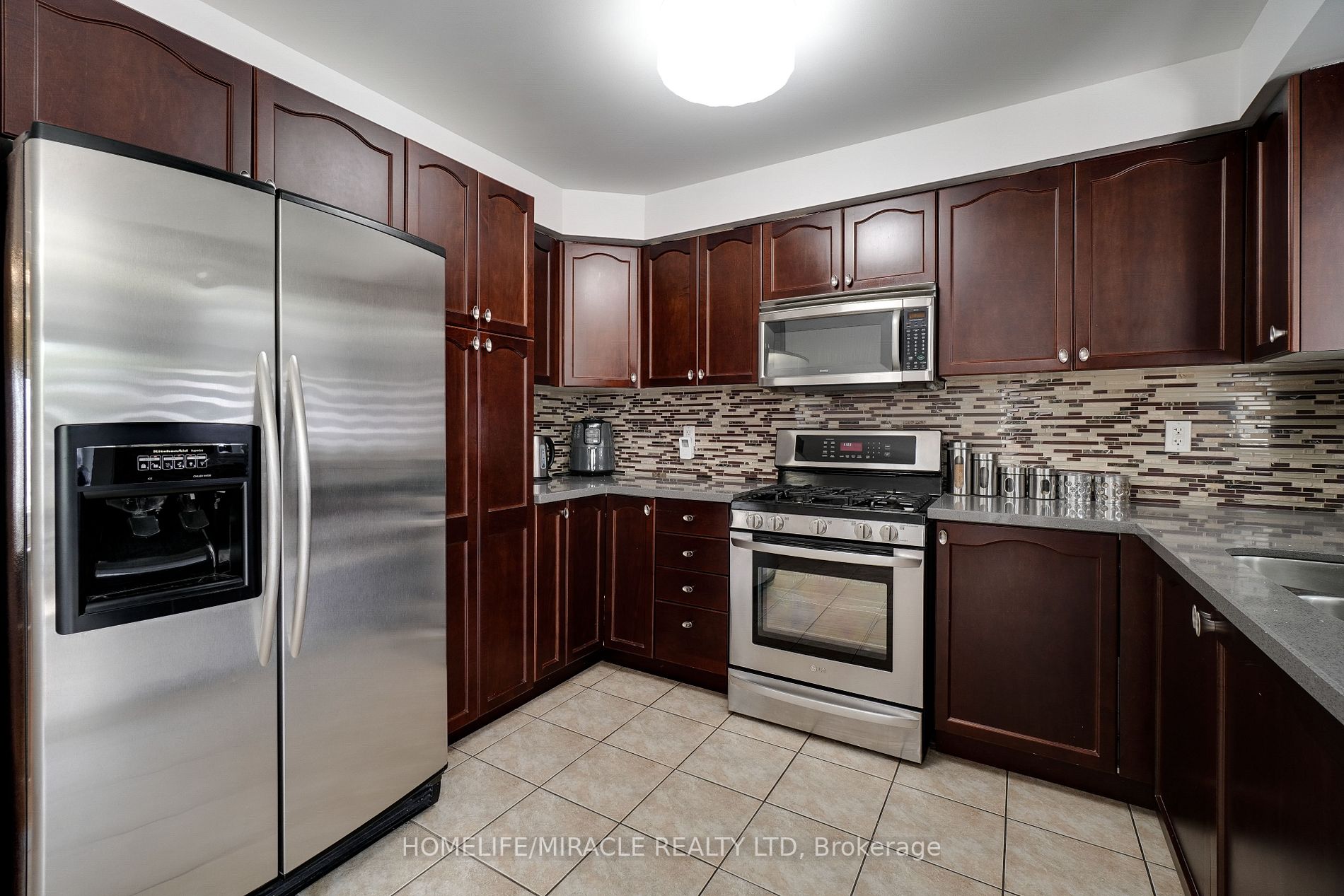 208 Petticoat Rd