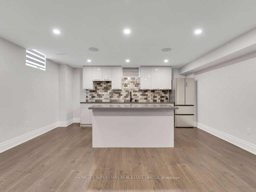 19 Woodgate Pines Drive Dr
