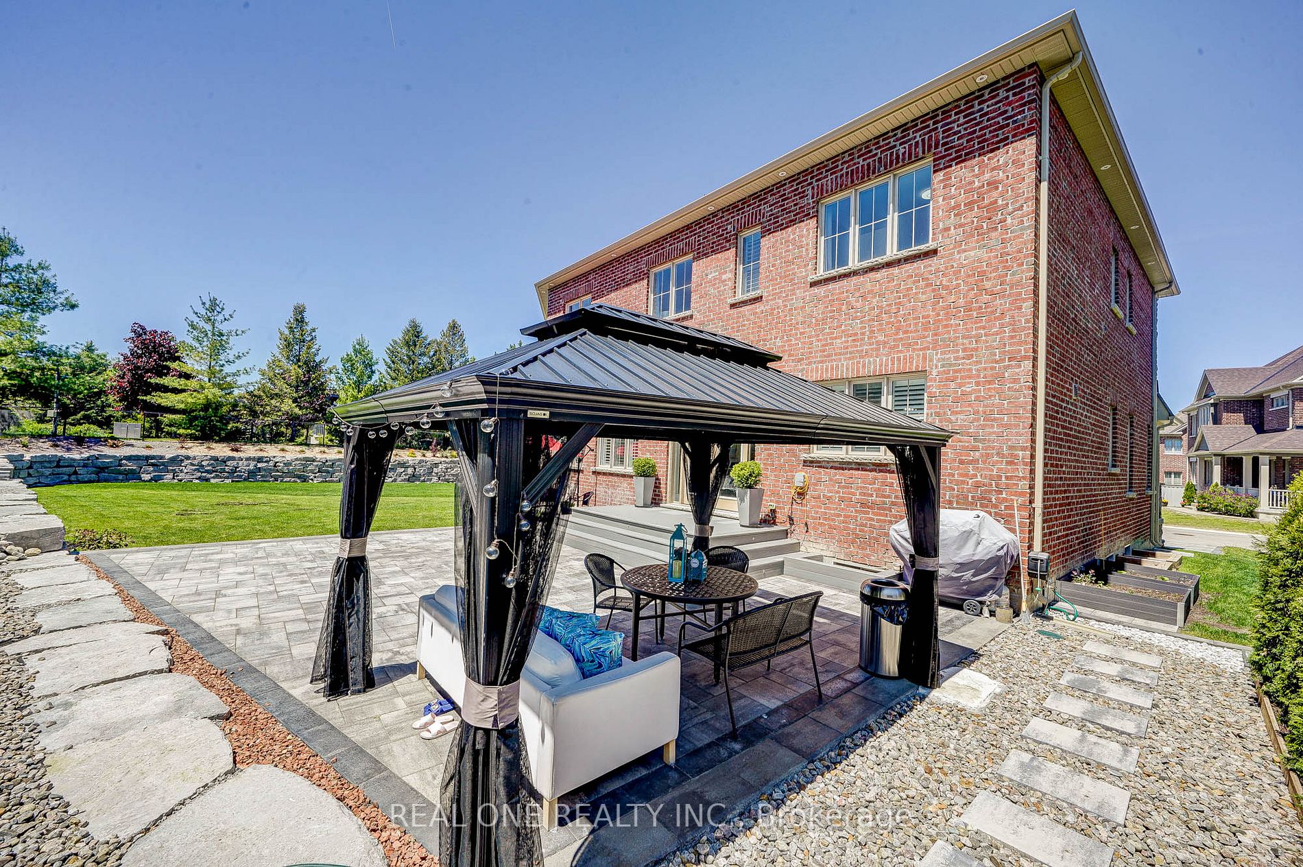 52 Ken Sinclair Cres