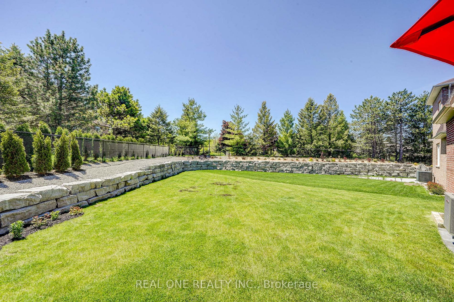52 Ken Sinclair Cres