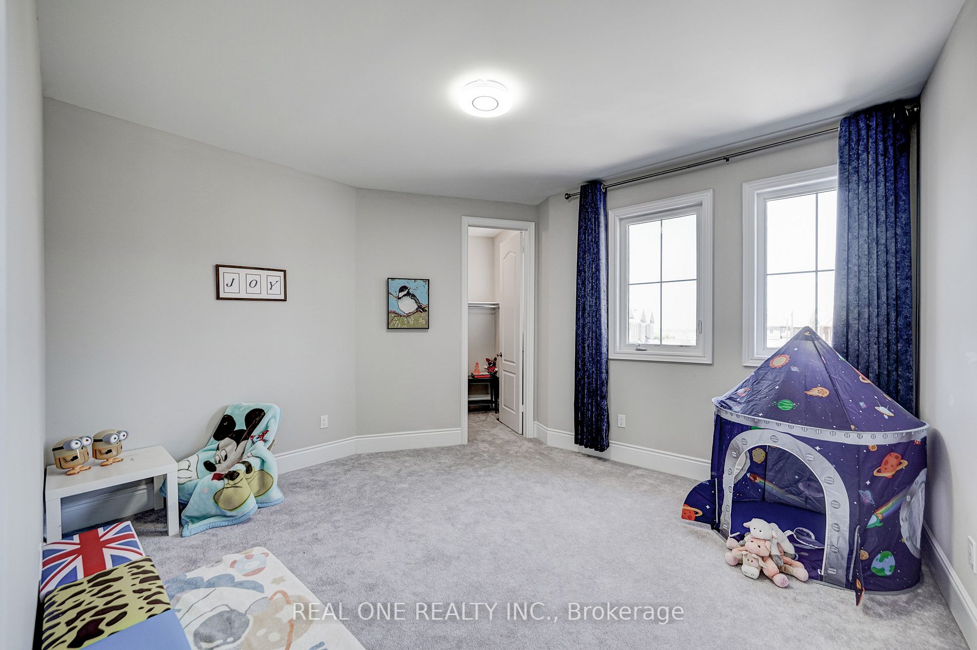 52 Ken Sinclair Cres
