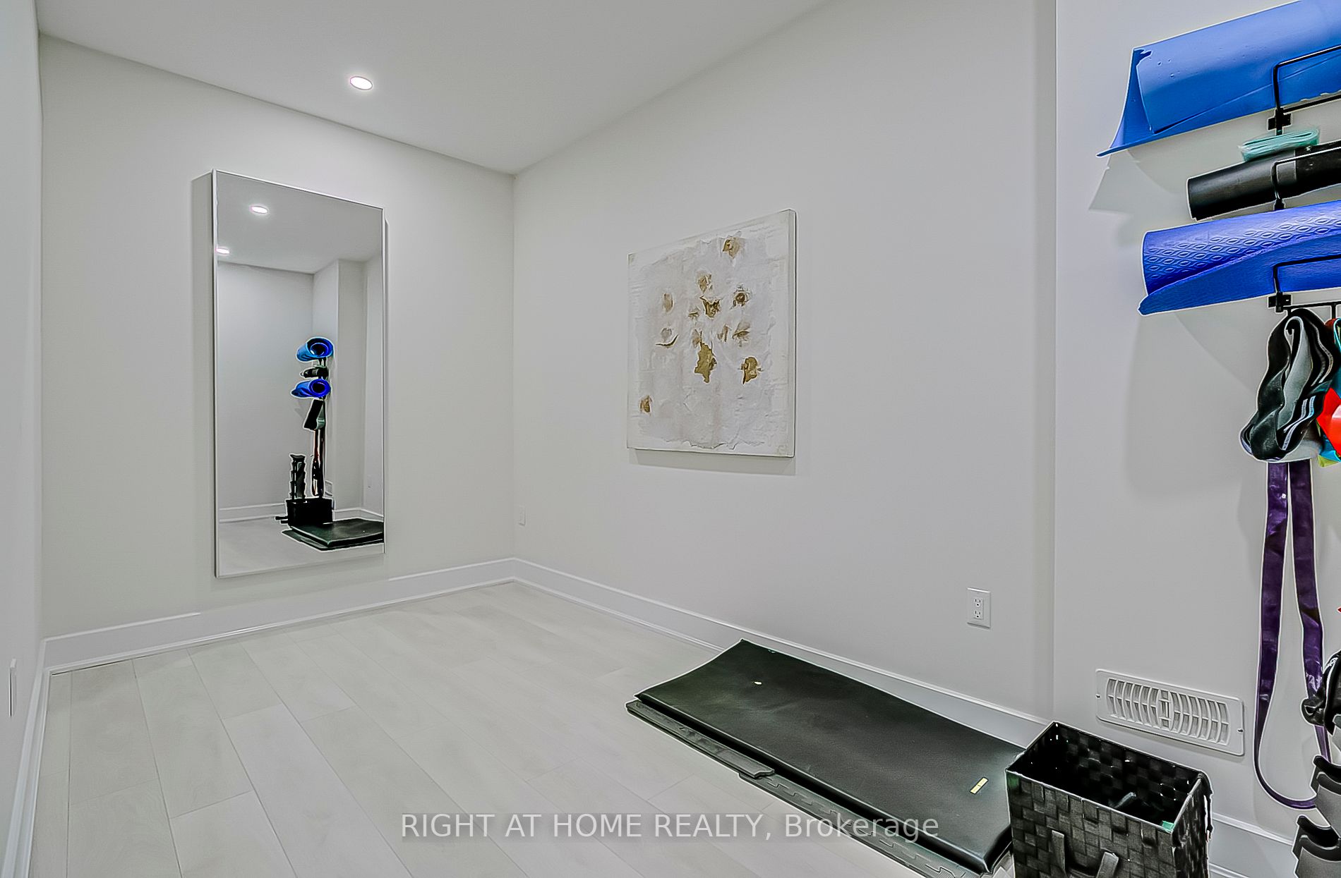 27 A Poplar Dr