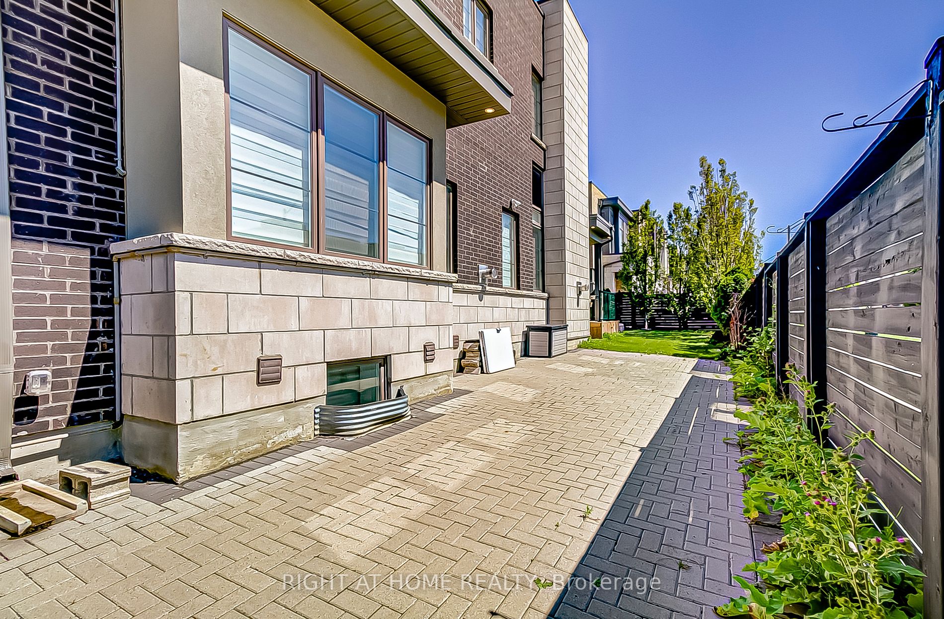 27 A Poplar Dr