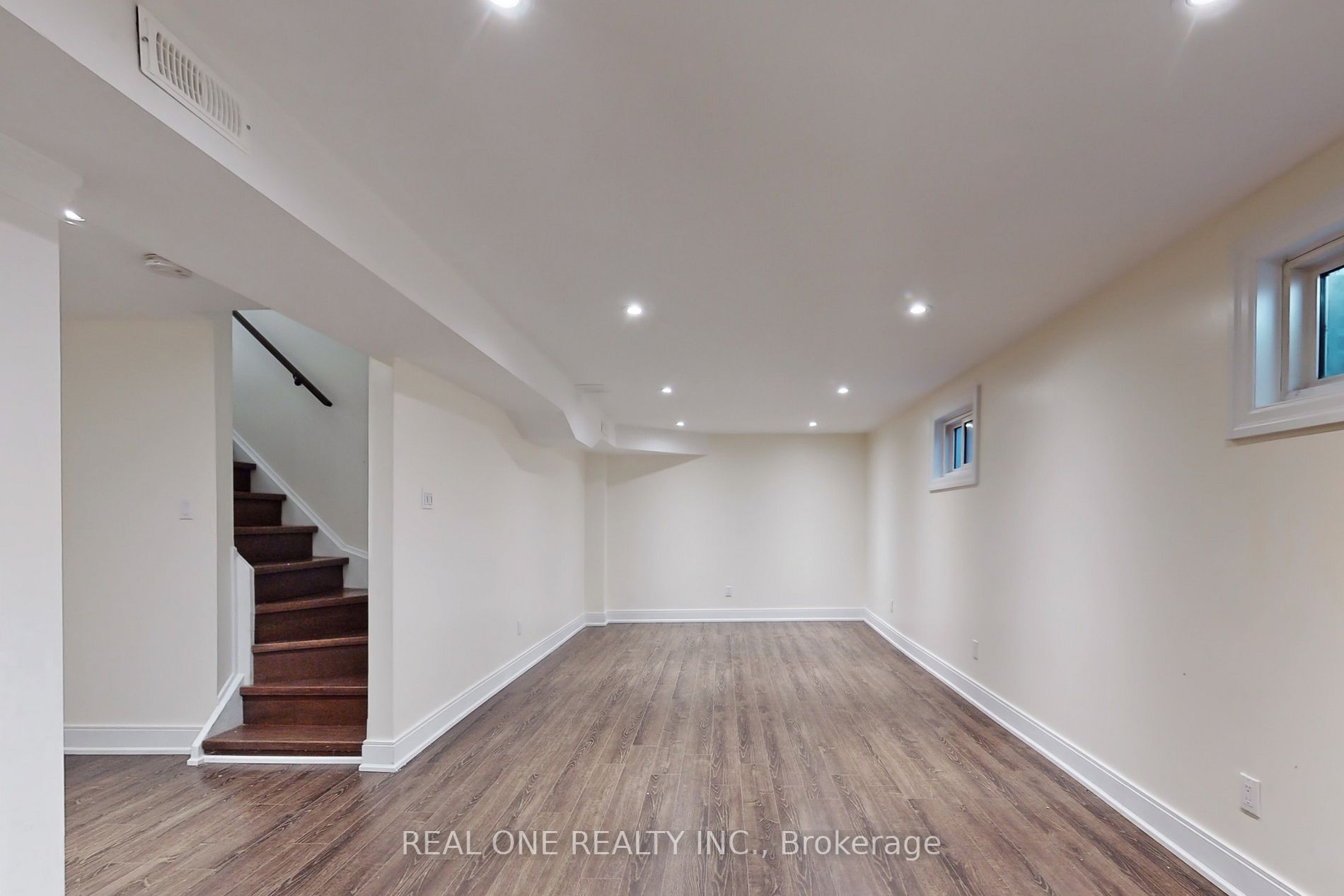 71 Chant Cres