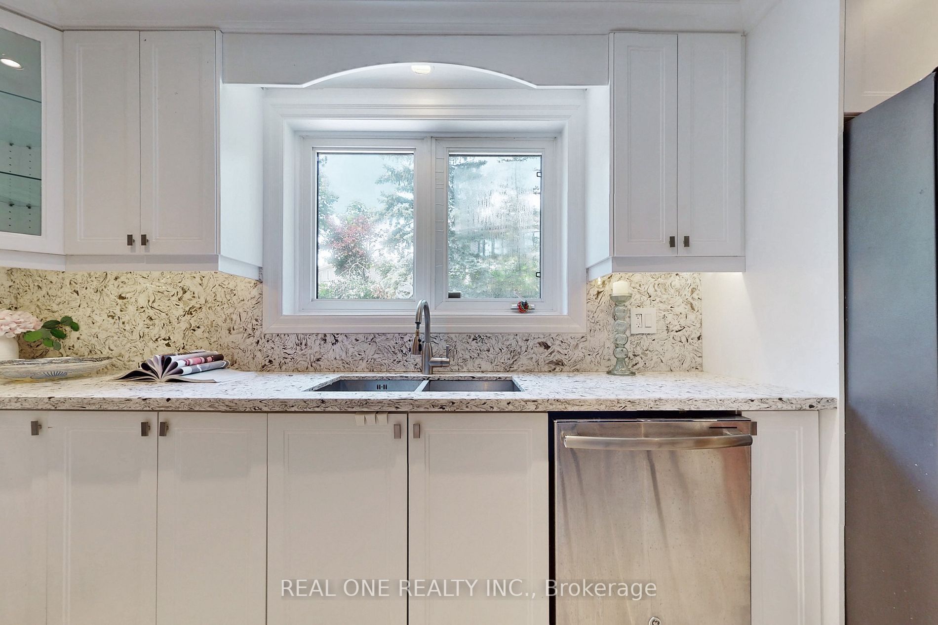 71 Chant Cres