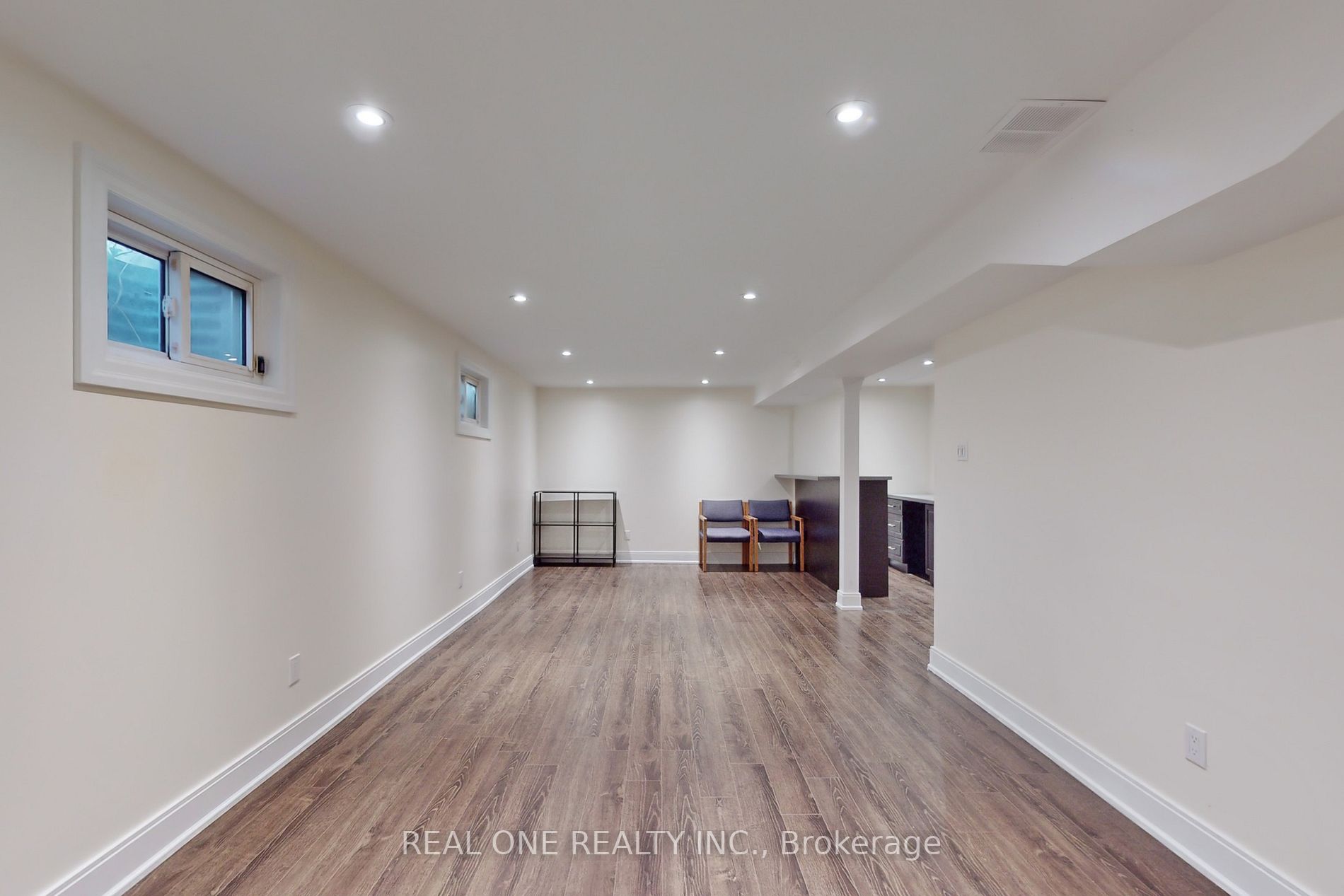 71 Chant Cres