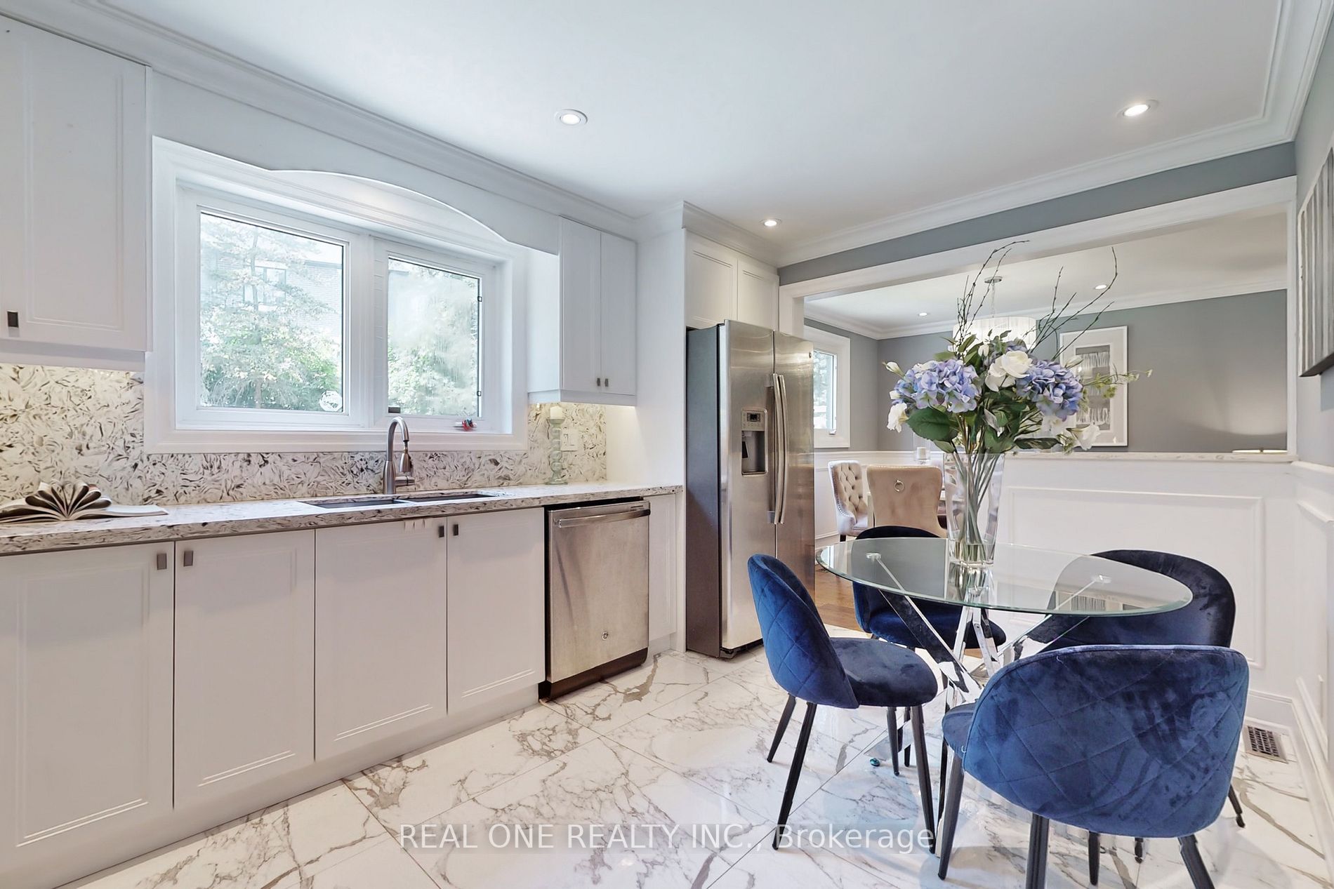 71 Chant Cres