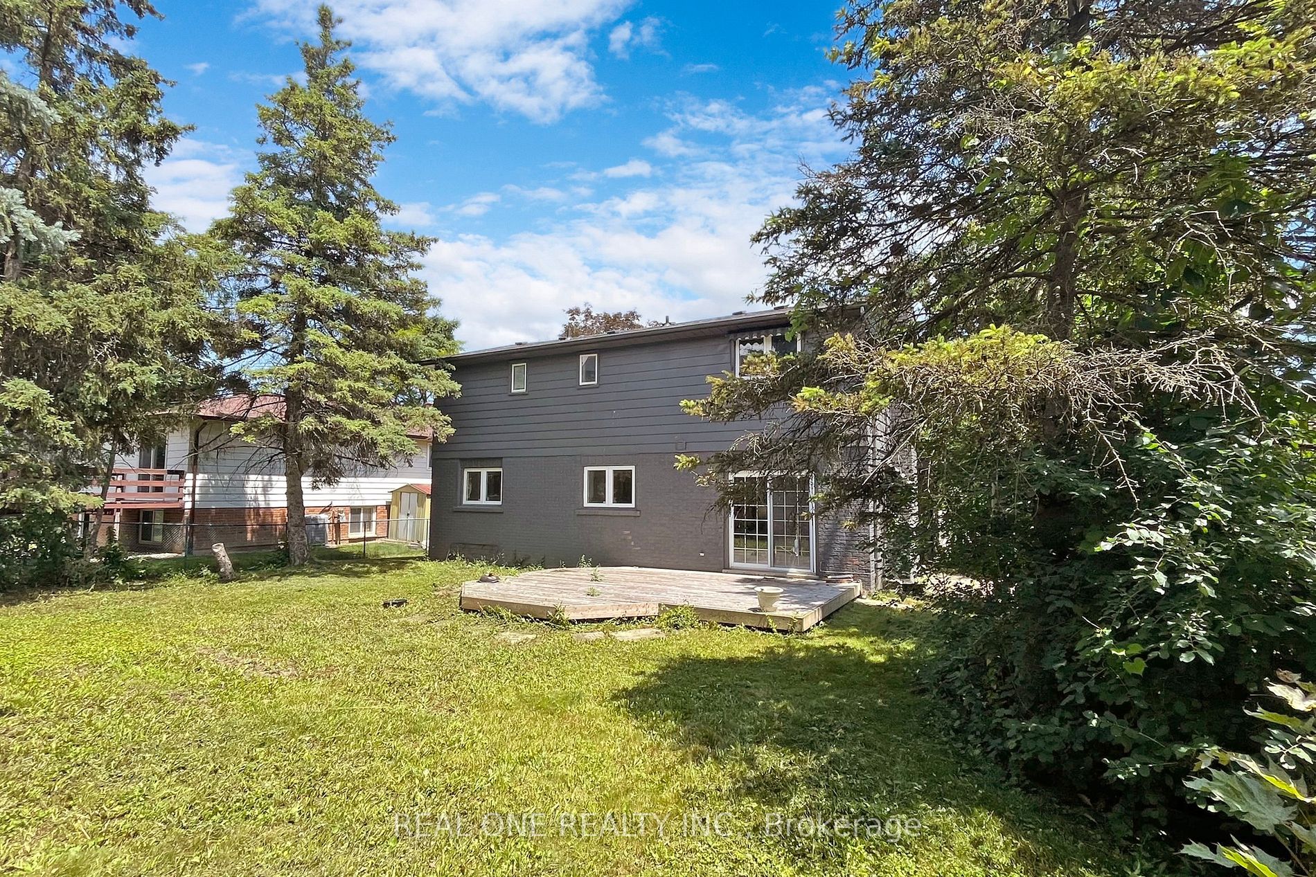 71 Chant Cres