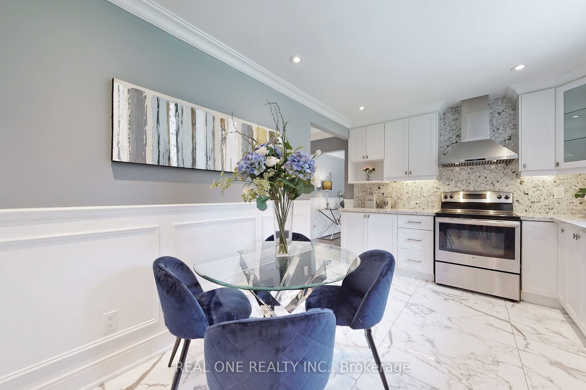 71 Chant Cres