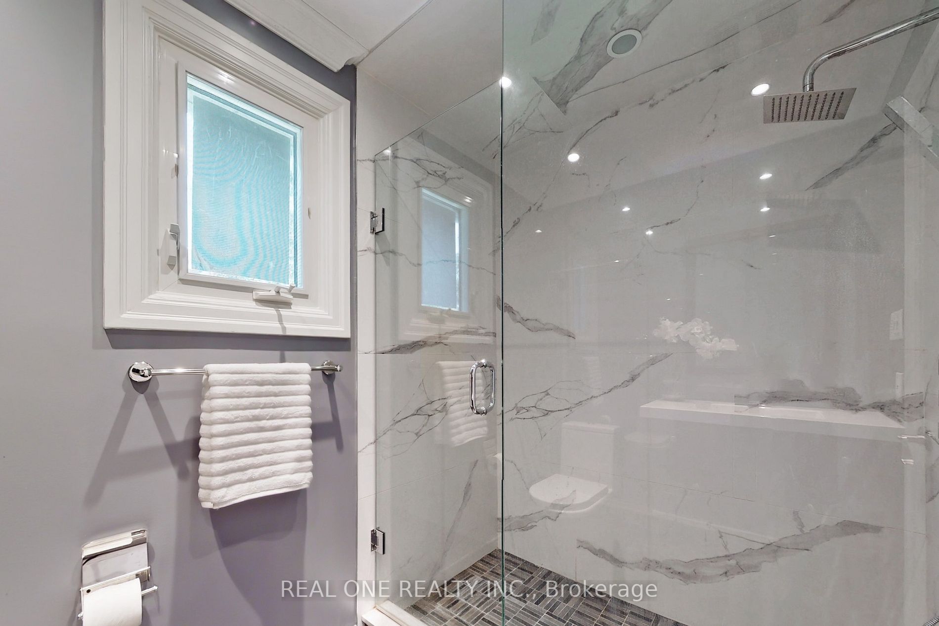 71 Chant Cres