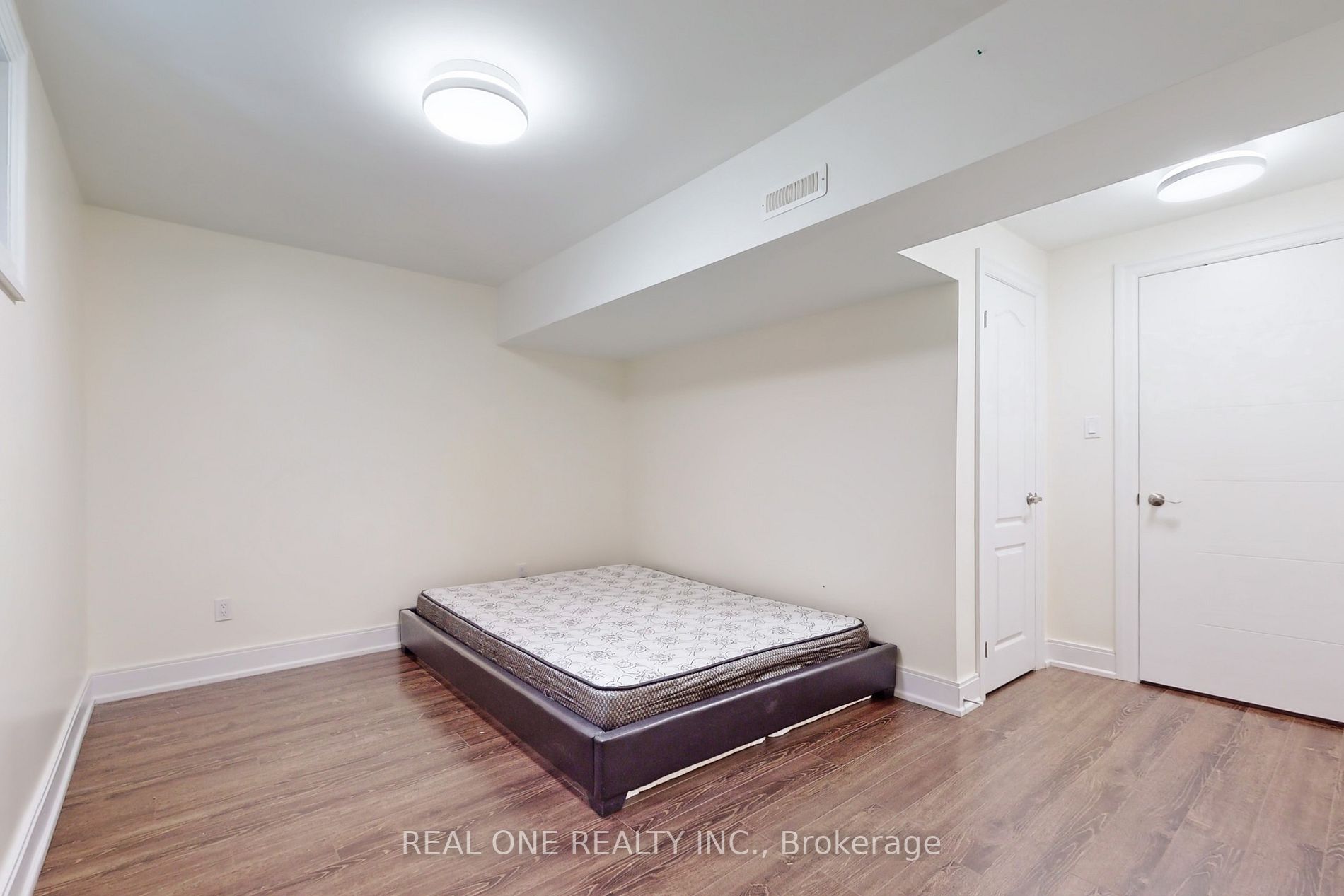 71 Chant Cres