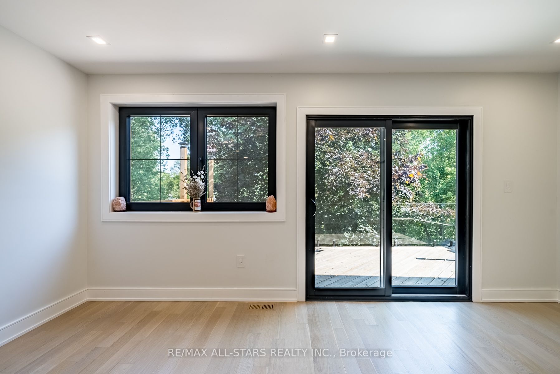 215 Bayview Avenue