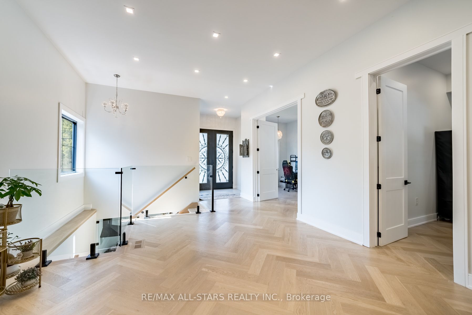 215 Bayview Avenue