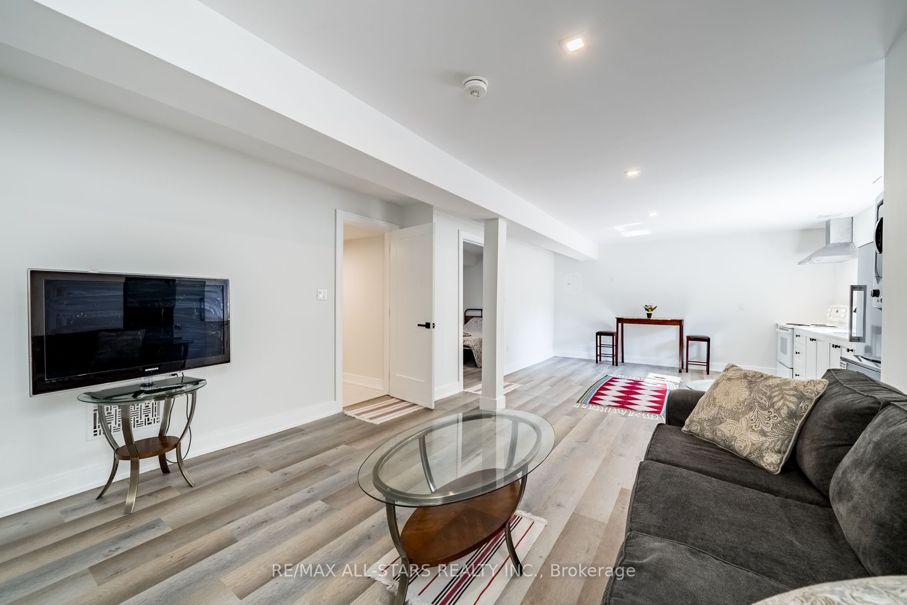 215 Bayview Avenue