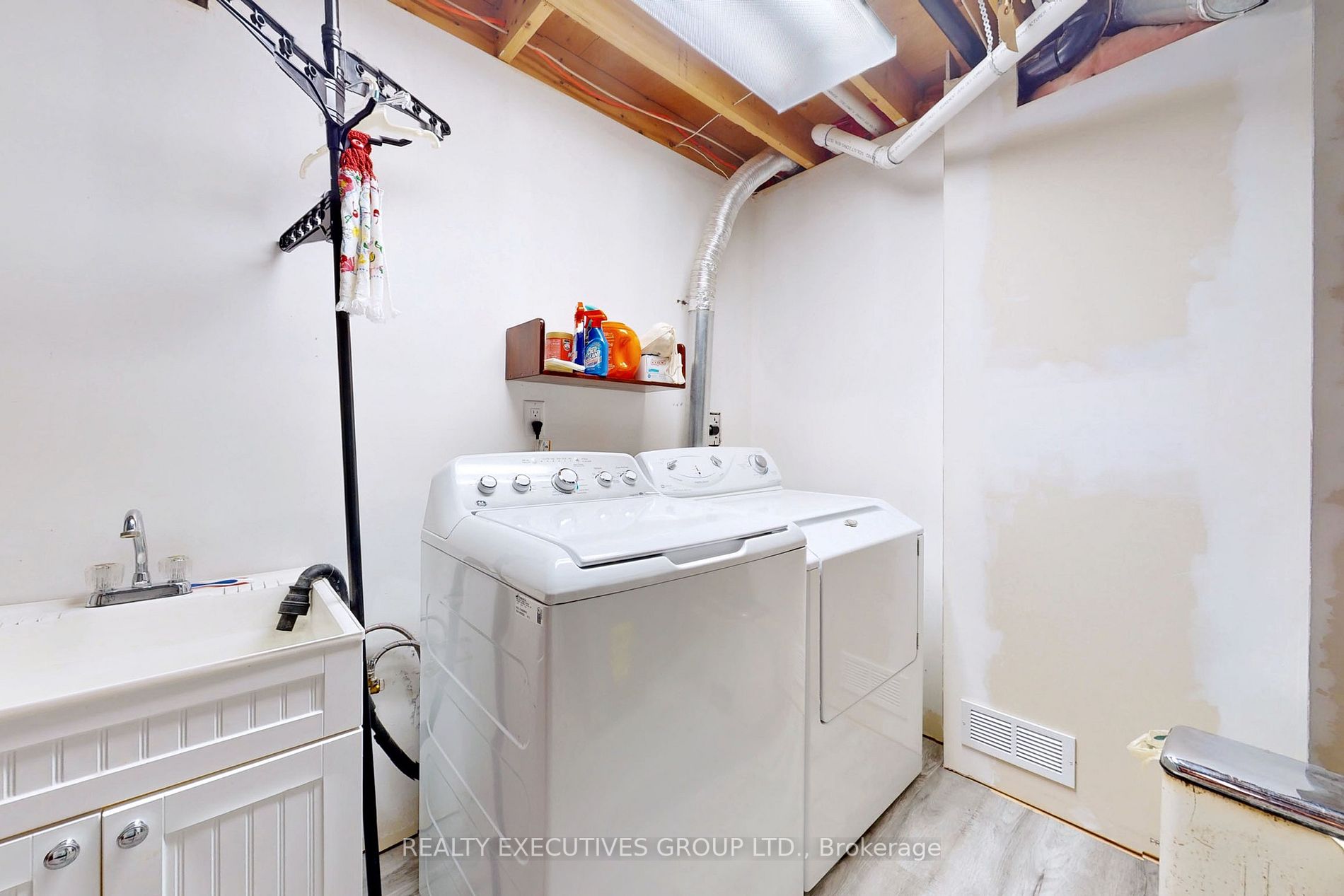 110 Hammerstone Cres