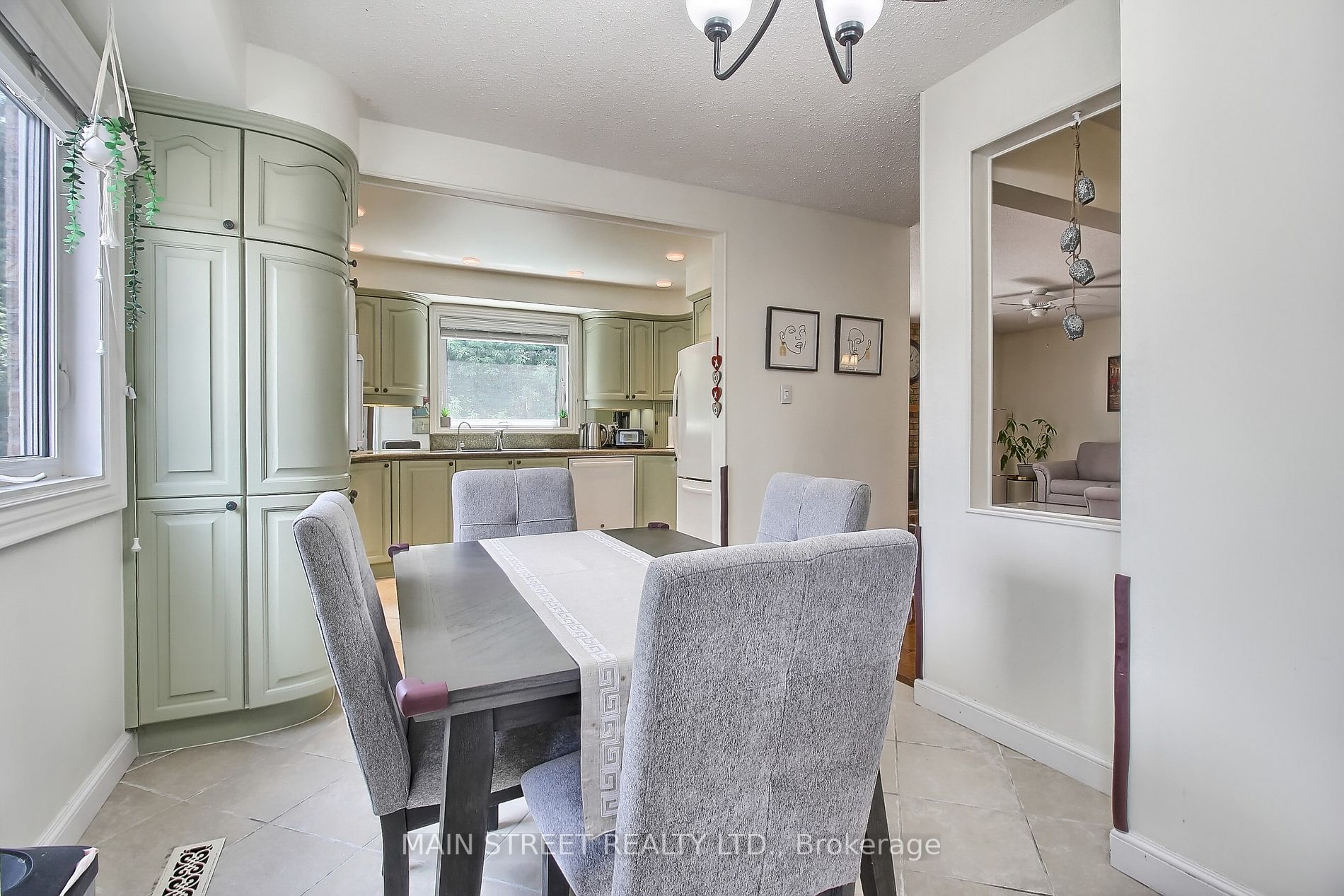 64 Cardinal Cres