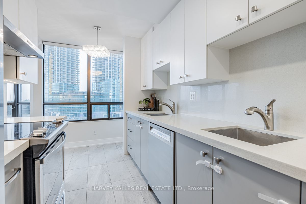 7460 Bathurst St, #903