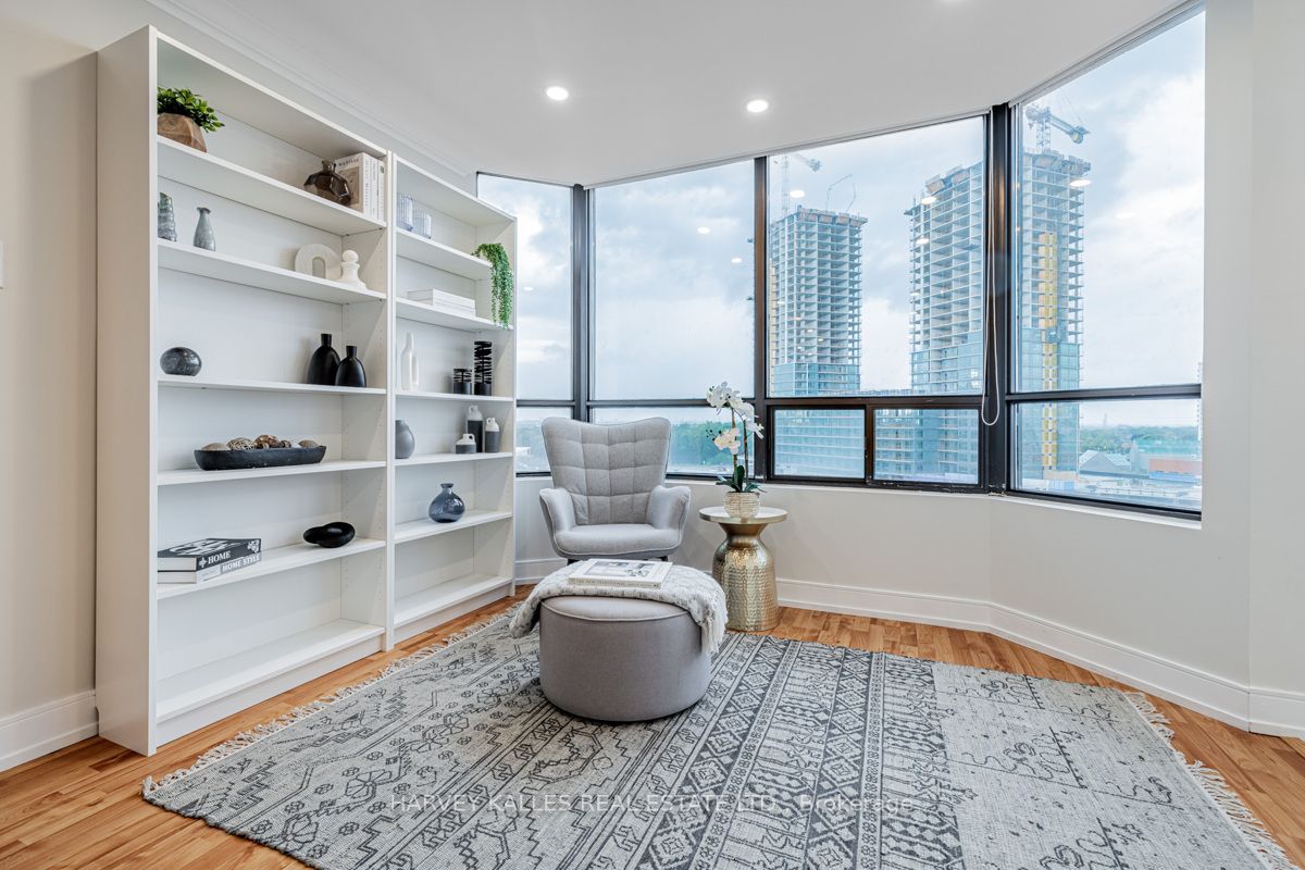 7460 Bathurst St, #903