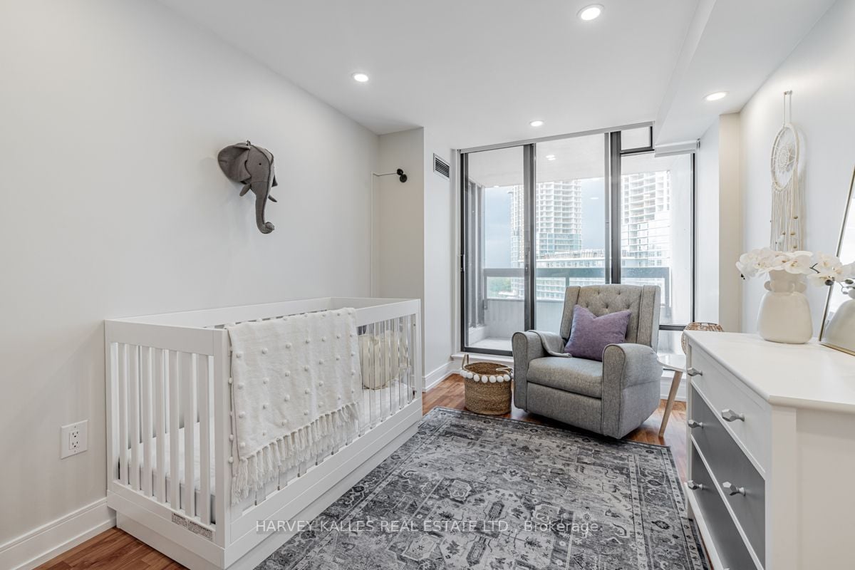 7460 Bathurst St, #903