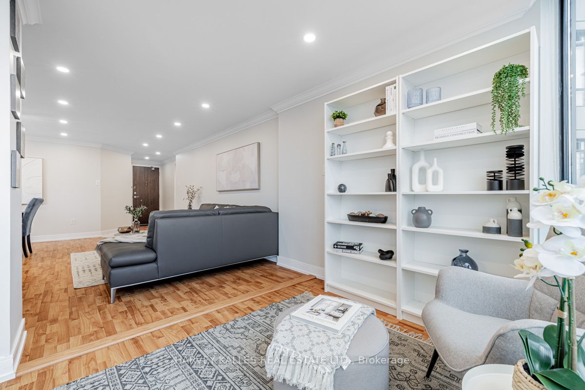 7460 Bathurst St, #903