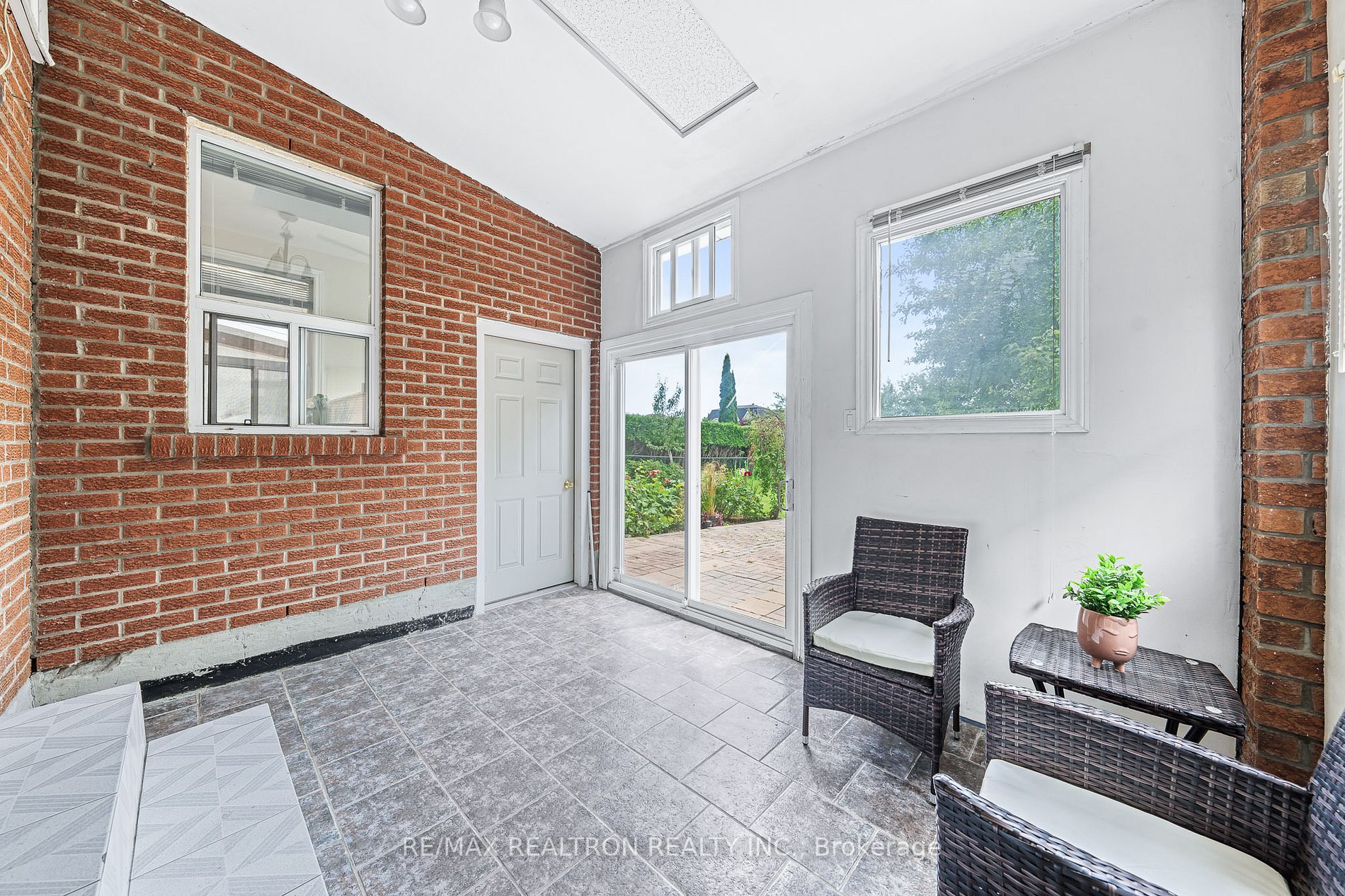 179 Oxford St