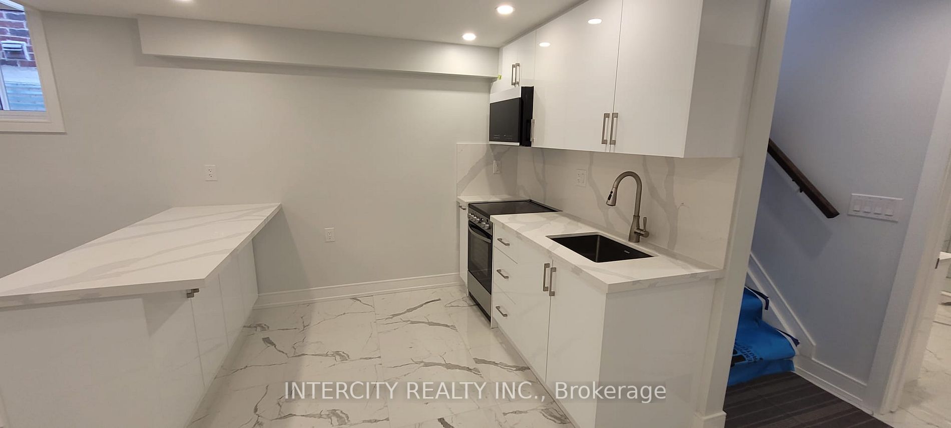 162 Mactier Dr, #Lower