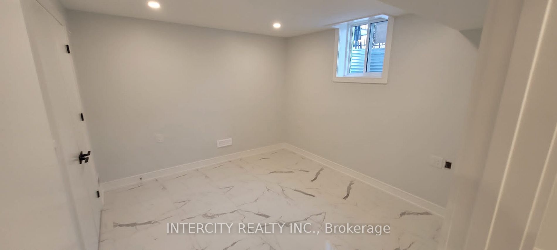 162 Mactier Dr, #Lower