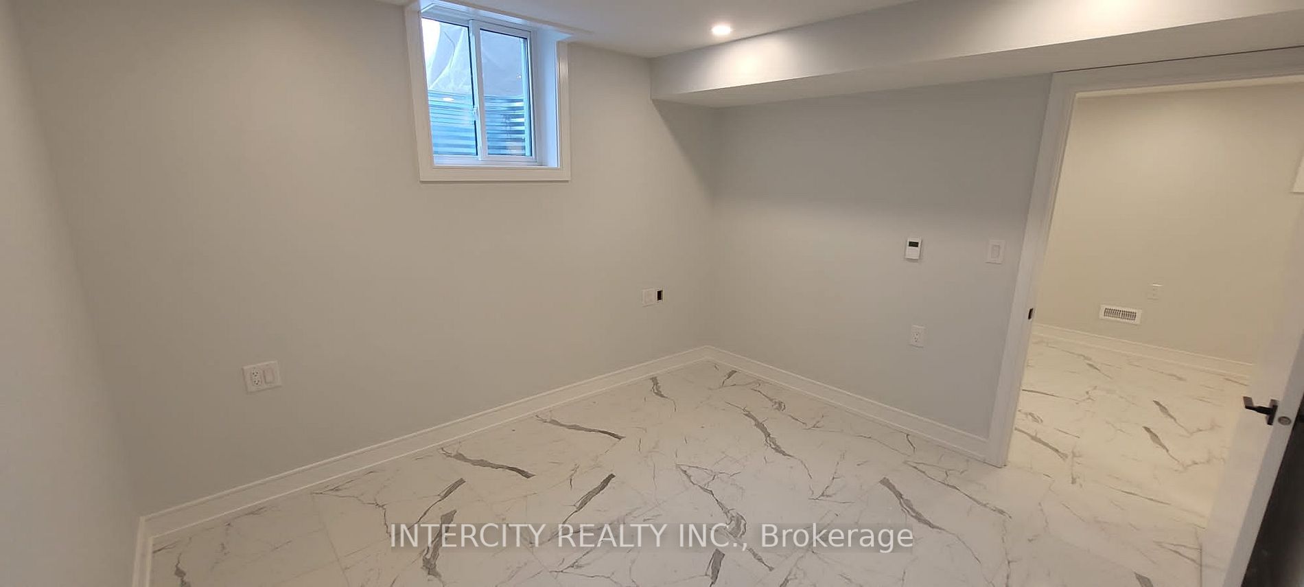162 Mactier Dr, #Lower