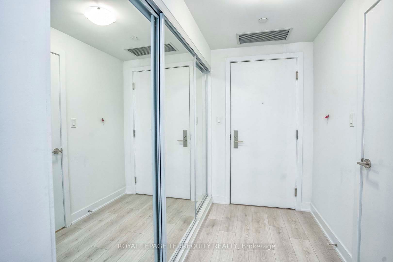 1709 Bur Oak Ave, #205