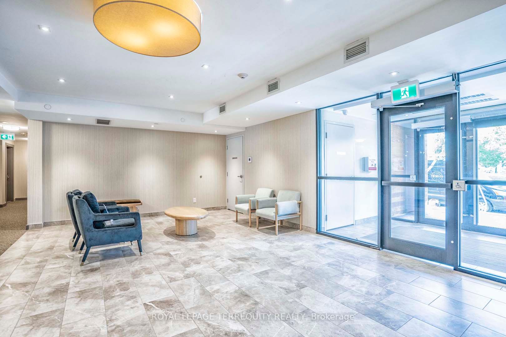 1709 Bur Oak Ave, #205