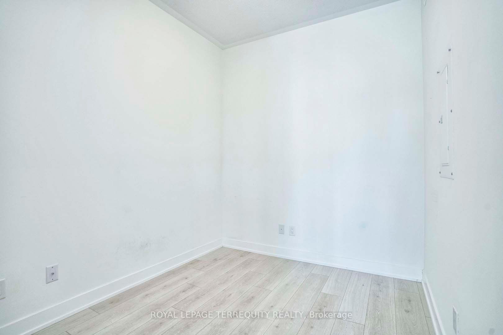 1709 Bur Oak Ave, #205