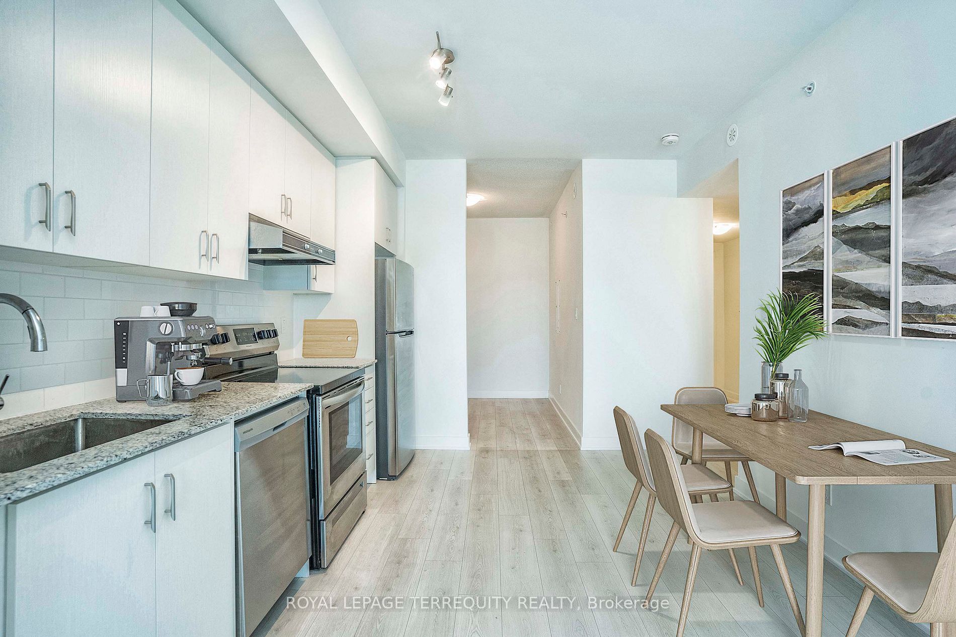 1709 Bur Oak Ave, #205