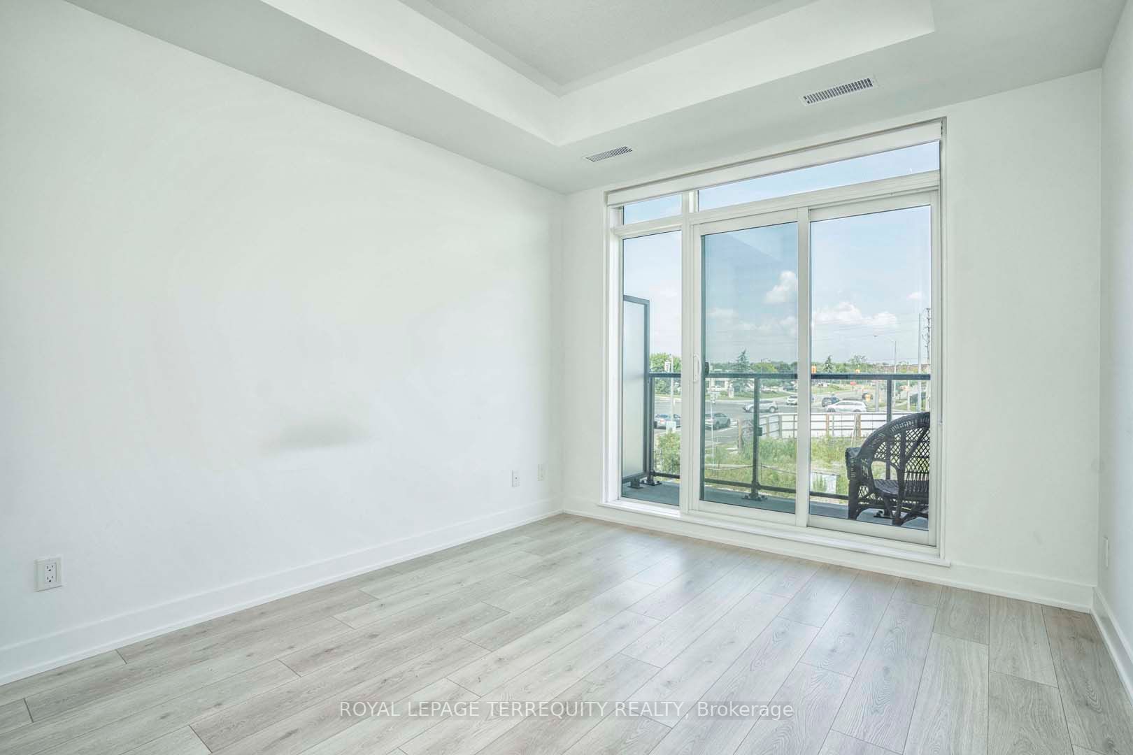 1709 Bur Oak Ave, #205