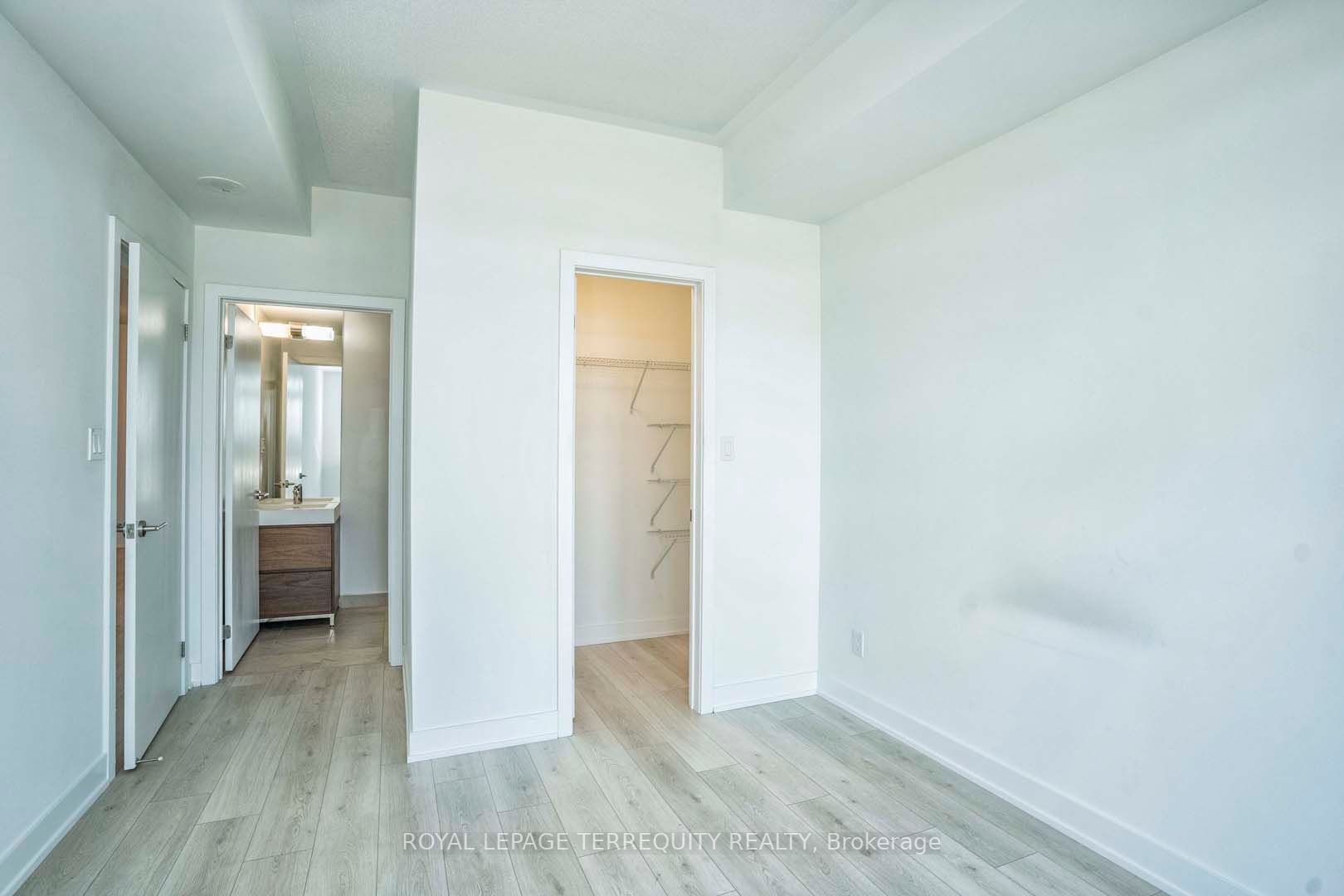 1709 Bur Oak Ave, #205