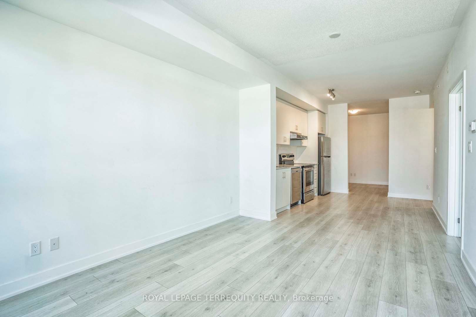 1709 Bur Oak Ave, #205