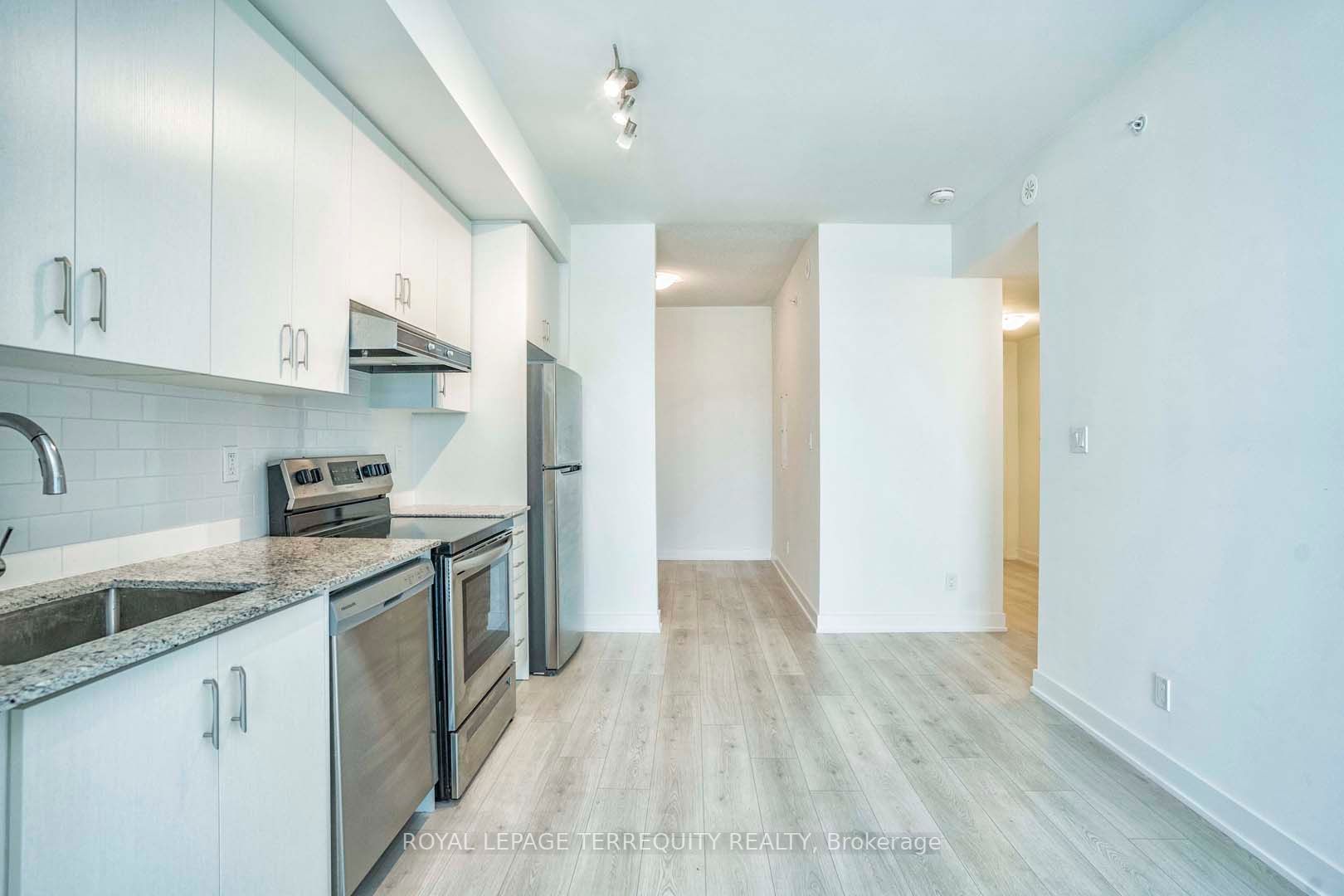 1709 Bur Oak Ave, #205