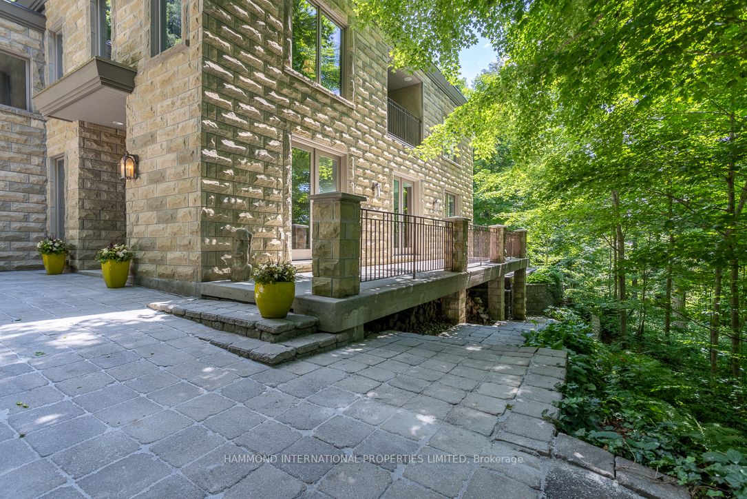 1 Manitou Dr