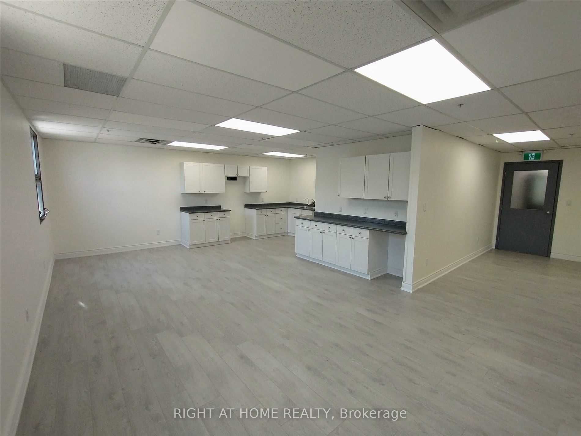 2 Brock St W, #5B