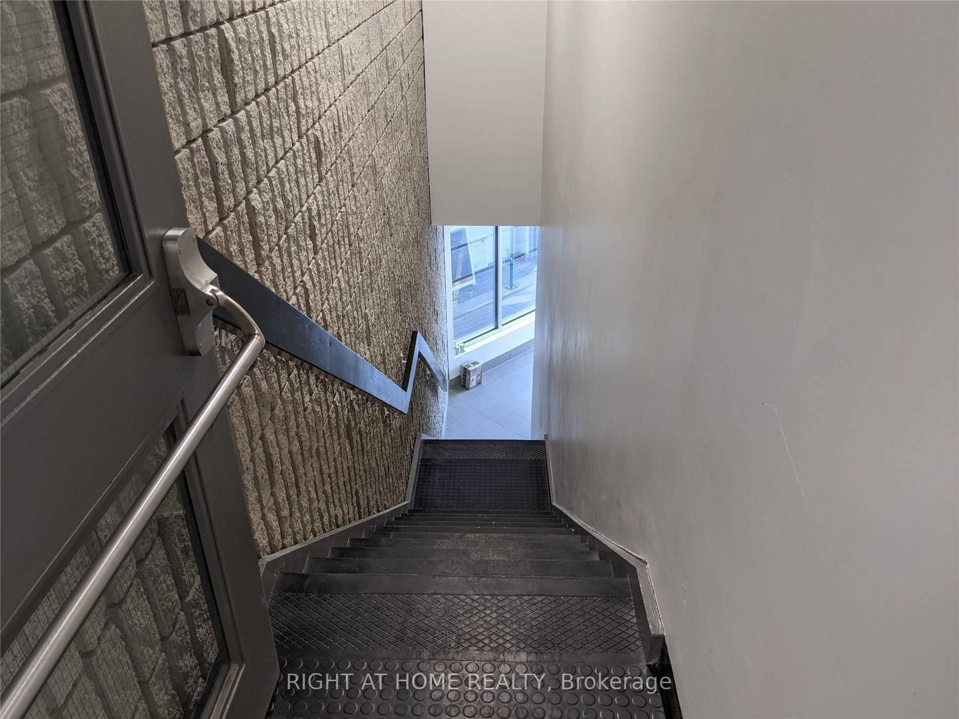 2 Brock St W, #5B